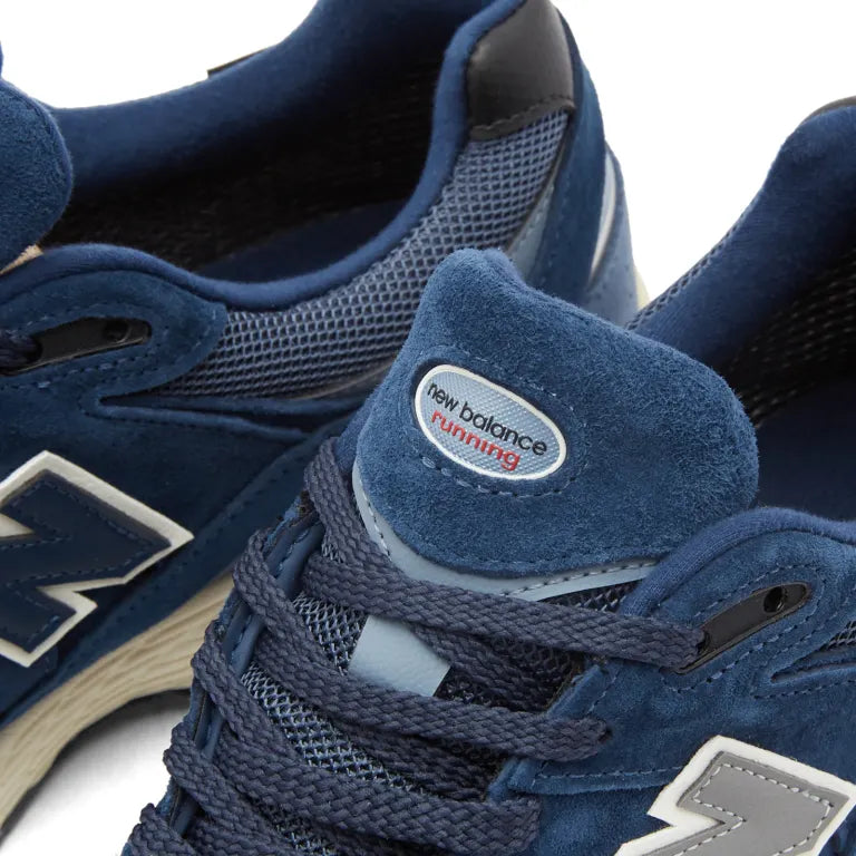 New Balance 2002R Gore-Tex Navy Arctic Grey