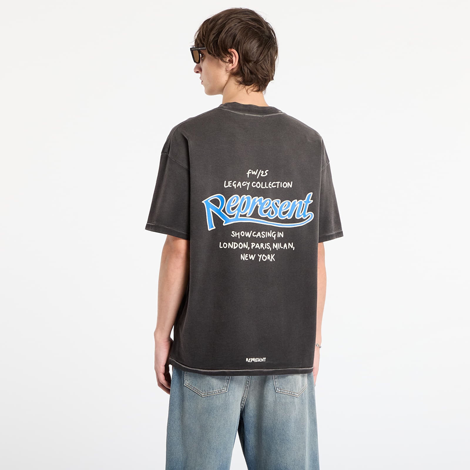 Represent Showcasing Tee Stained Black