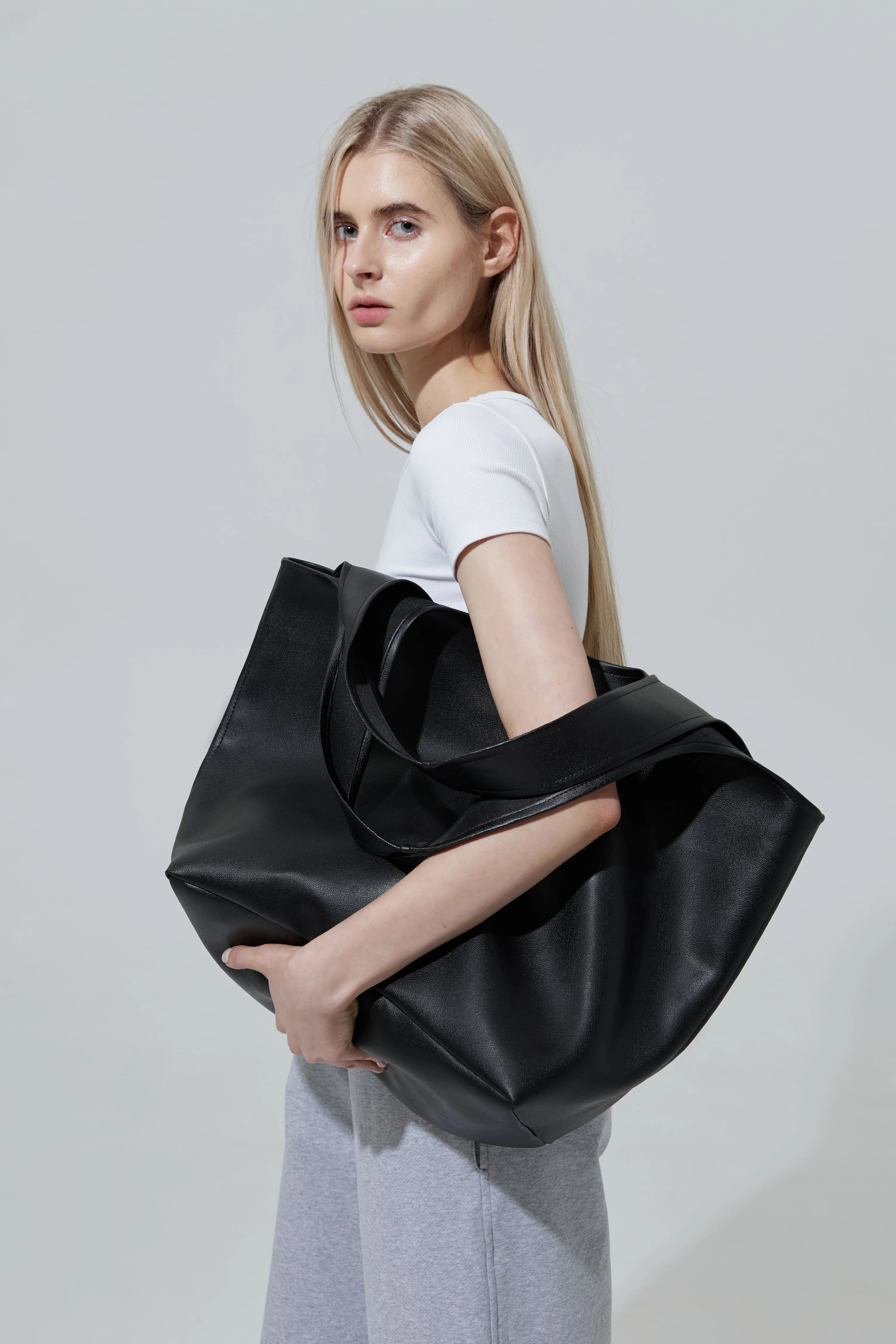 The Blub Tote Leather Bag