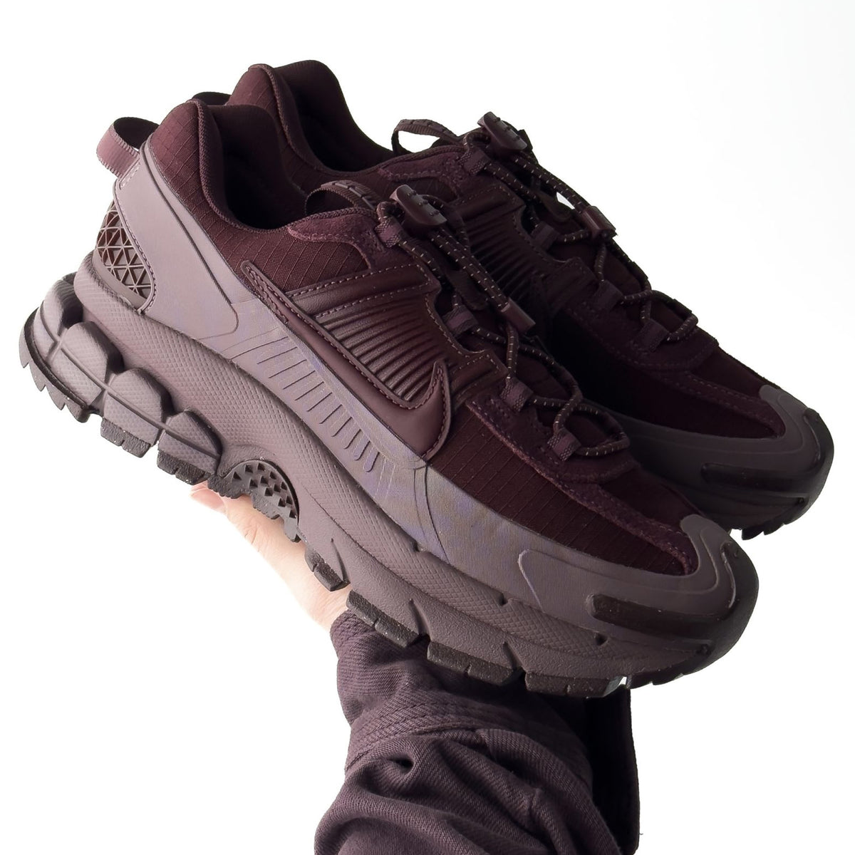 Nike Zoom Vomero Roam Burgundy Crush