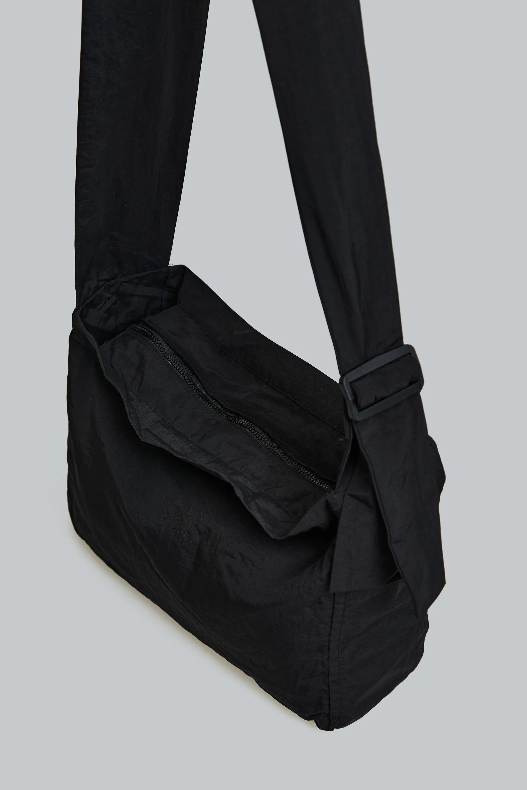 THE BLUB CROSSBODY BLACK