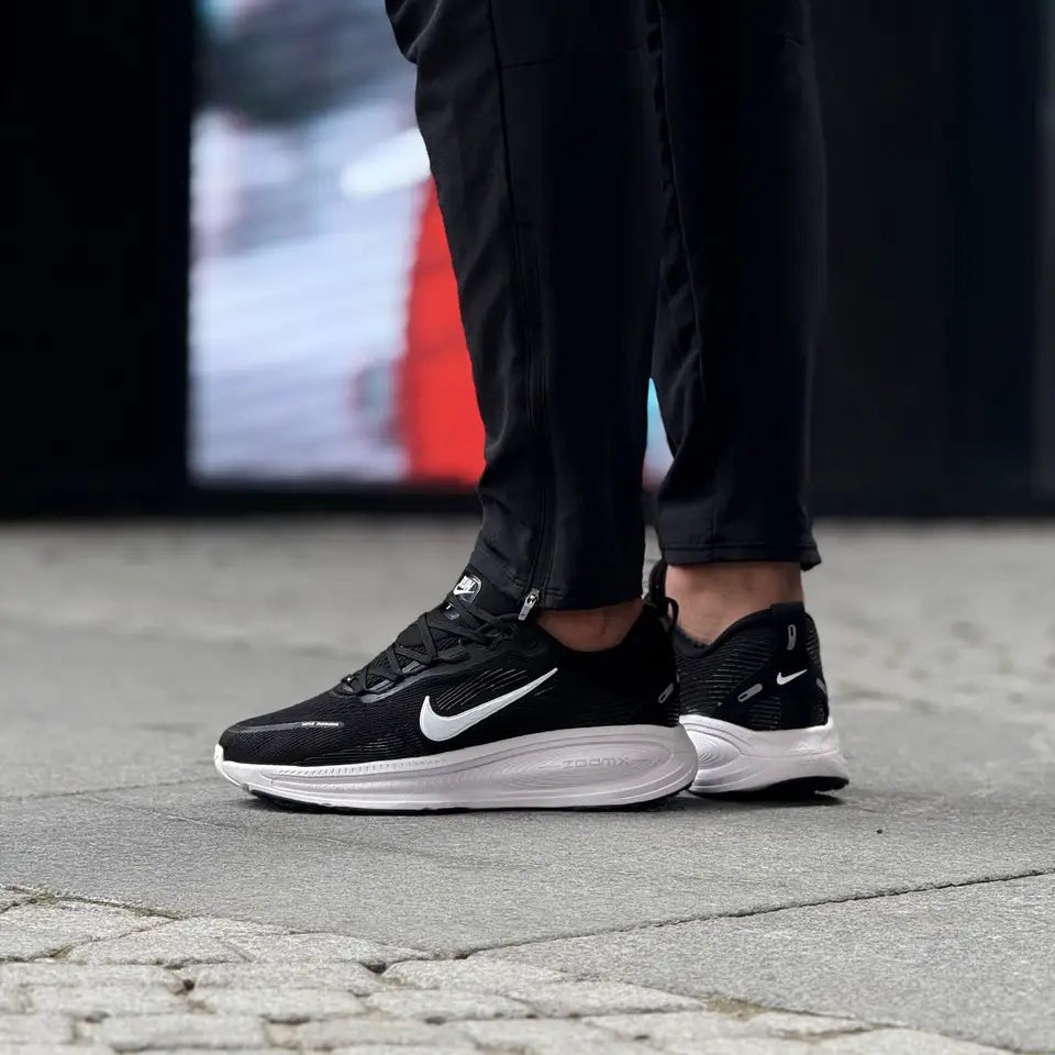 Nike Vomero 18 'Black Coconut Milk'