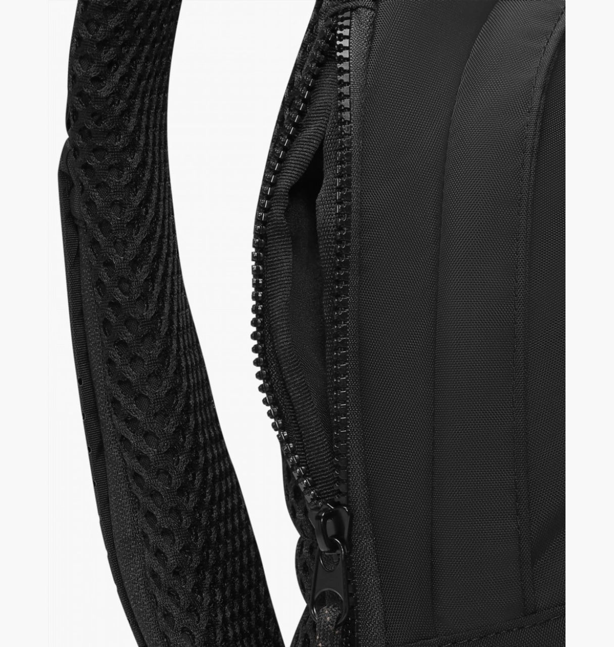 Nike Sportswear Essentials Sling Bag