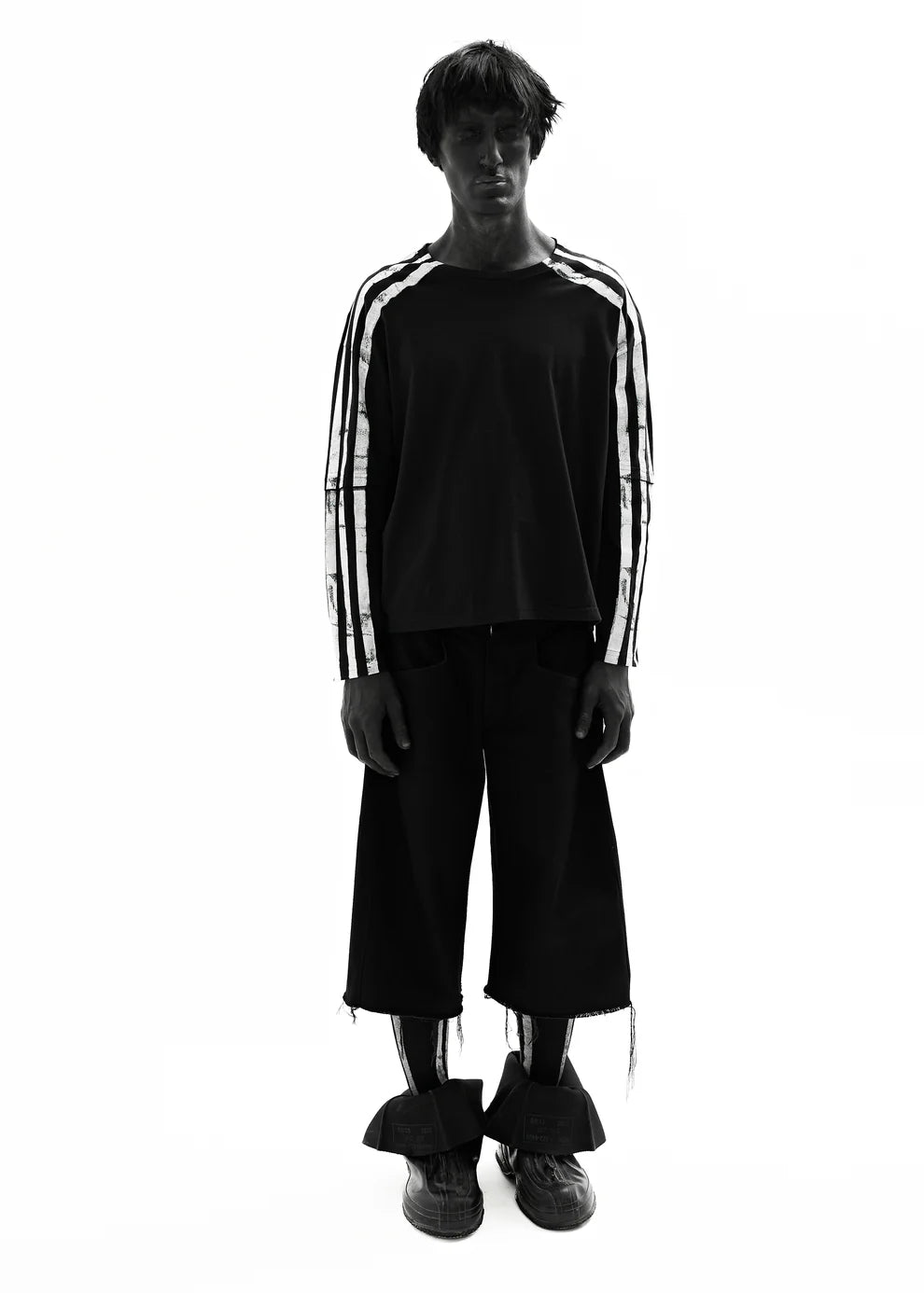 DOUBLE STRIPES BLACK LONG-SLEEVED T-SHIRT