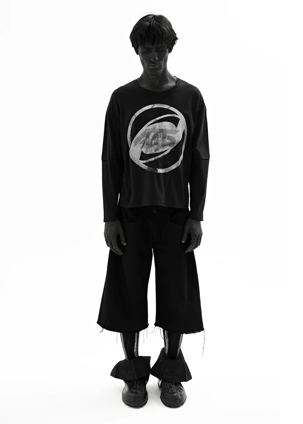 MARKET BLACK LONG-SLEEVED T-SHIRT