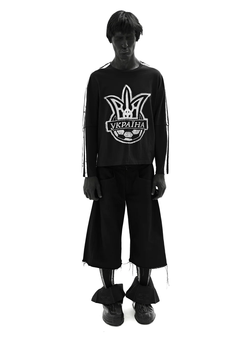 STRIPES BLACK LONG-SLEEVED T-SHIRT