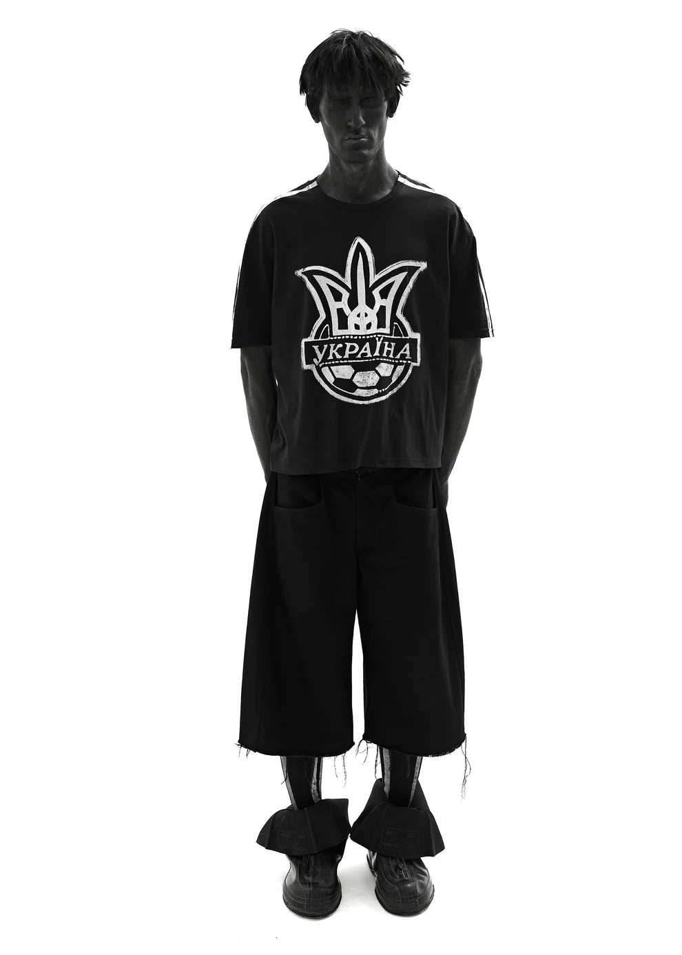 STRIPES BLACK T-SHIRT