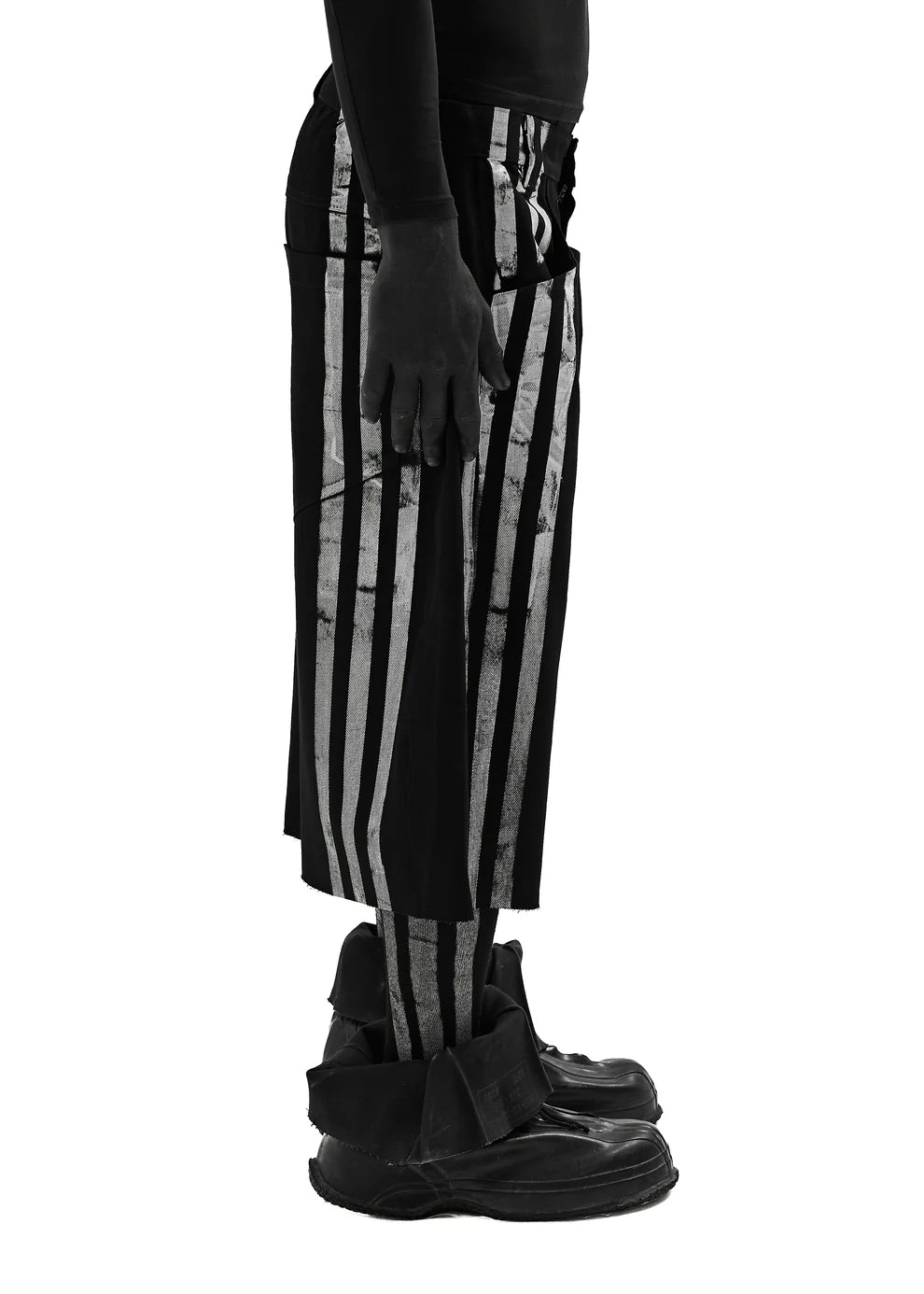 STRIPES BLACK DENIM SHORTS