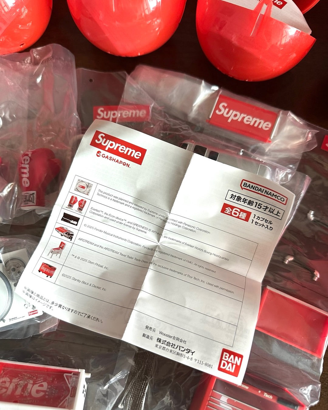 Supreme x Bandai Gashapon Machine Mystery Prize (1 Random Ball)