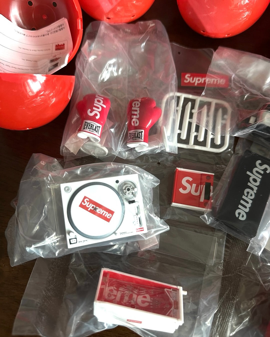 Supreme x Bandai Gashapon Machine Mystery Prize (1 Random Ball)