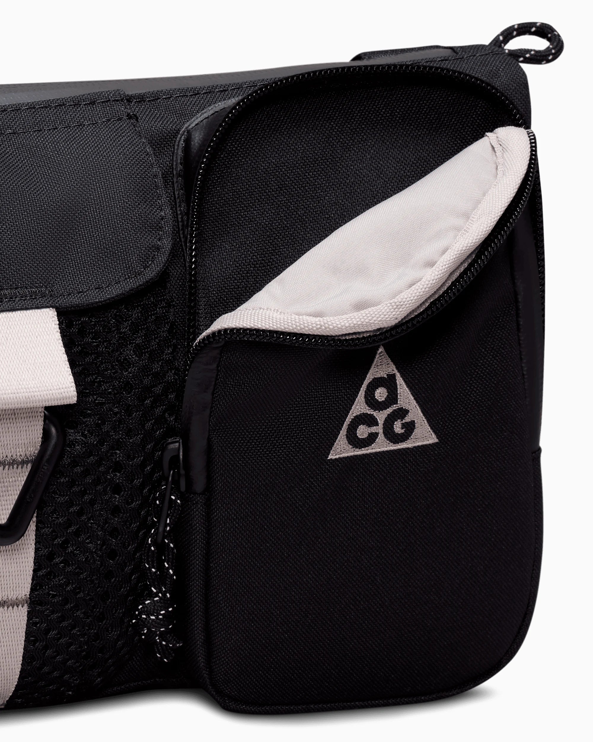 Nike ACG Daymax Unisex Shoulder Bag Black