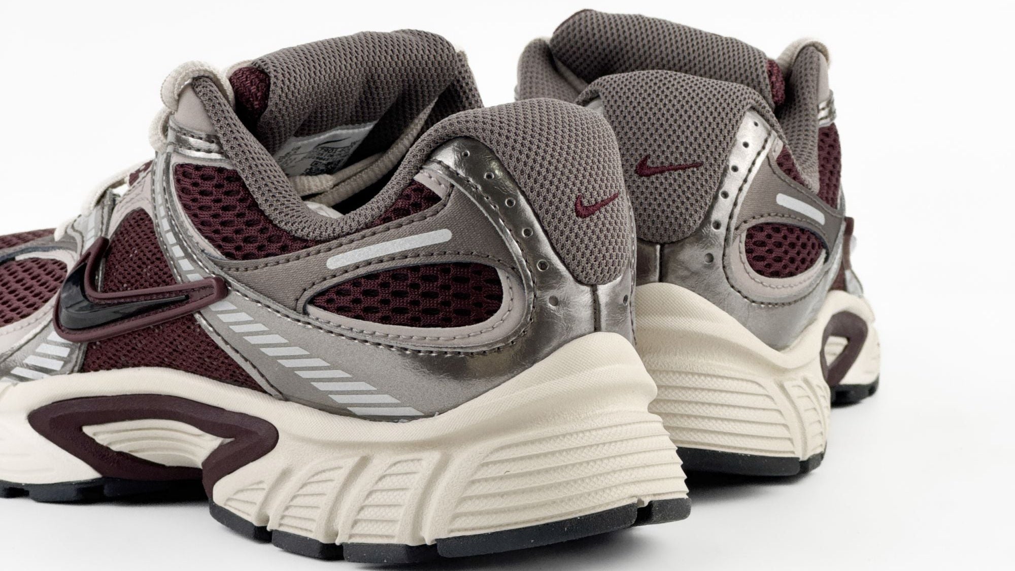 Nike Wmns V5 RNR 'Burgundy Crush Light Orewood Brown'