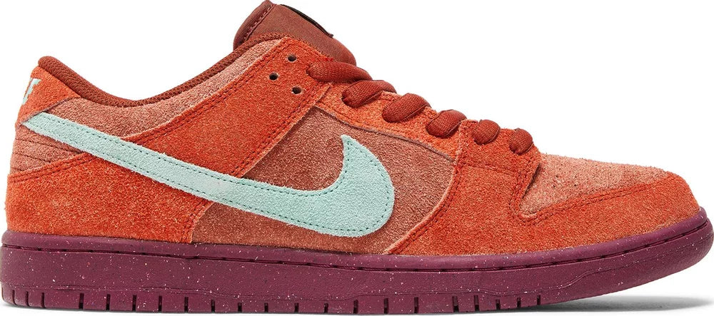 Nike Dunk Low SB 'Mystic Red' W