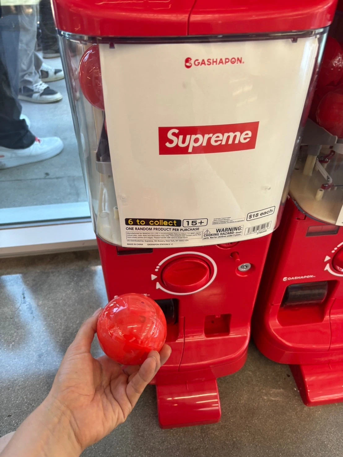 Supreme x Bandai Gashapon Machine Mystery Prize (1 Random Ball)